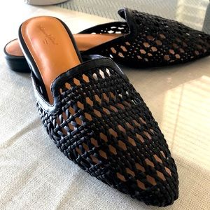 Universal thread whisper woven black pointed toe mules, like new